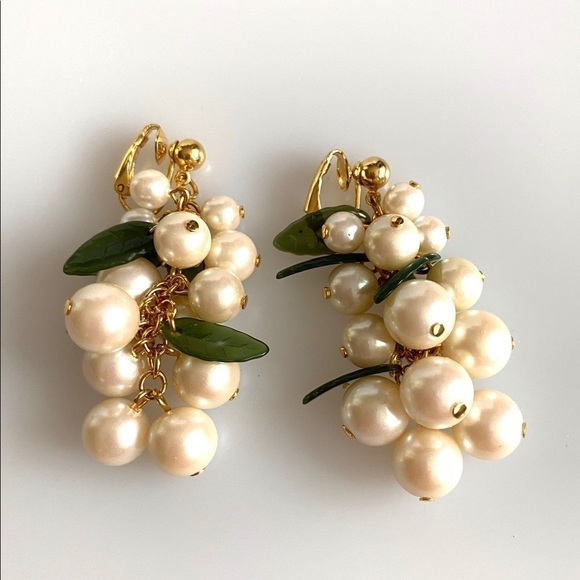 Faux Pearls Earrings Clip Ons Jewelry - Picture 5 of 9